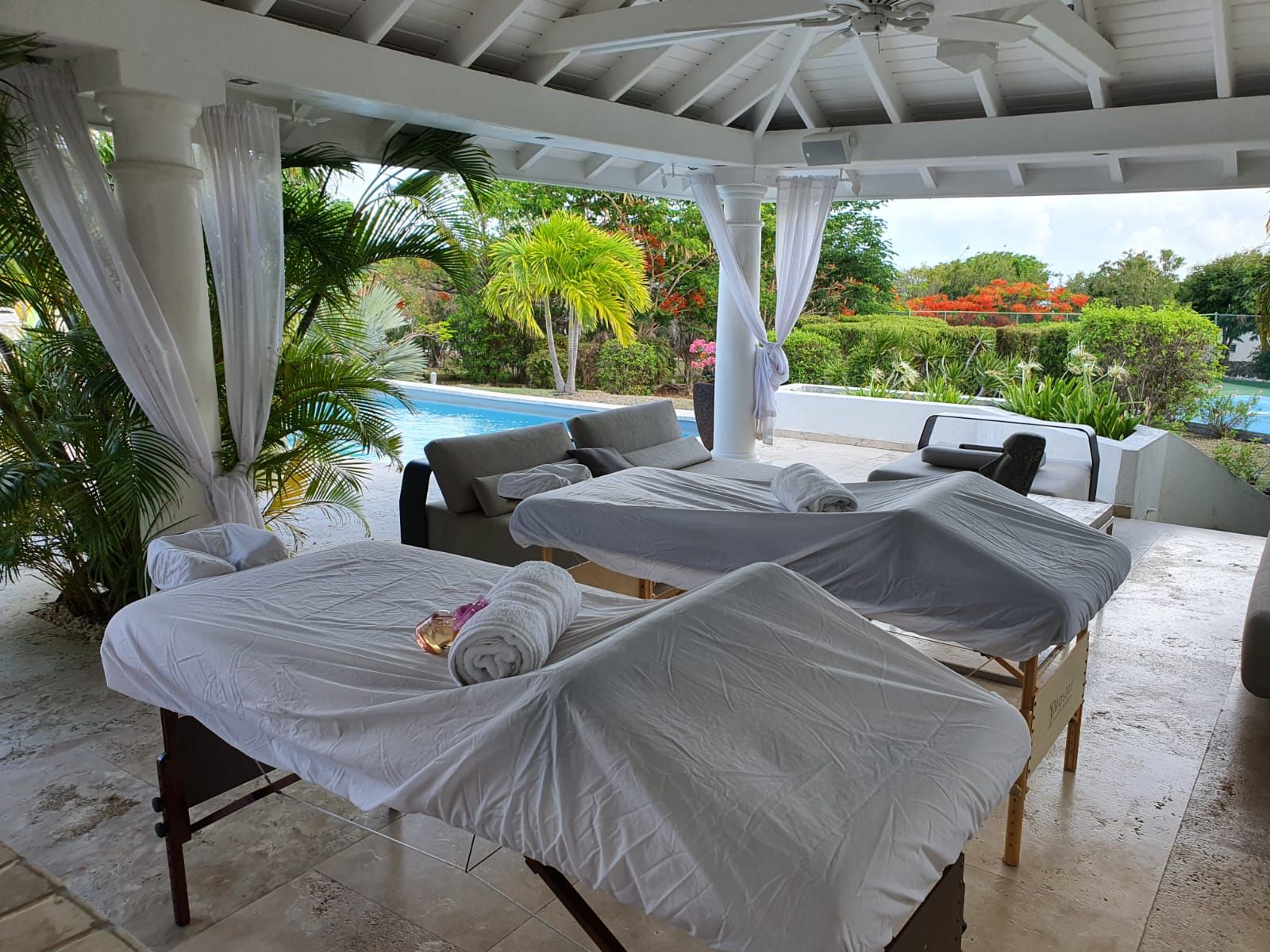 Enhance your St. Maarten stay with professional massage services at your villa, hotel, or beach. Relax, unwind, and enjoy a luxury spa experience brought to you. Book now.