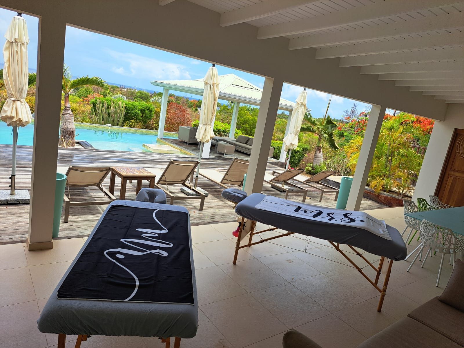Wondering how often you should get a massage in St. Maarten? Learn the ideal massage frequency for relaxation, stress relief, pain management, and overall wellness during your island stay.