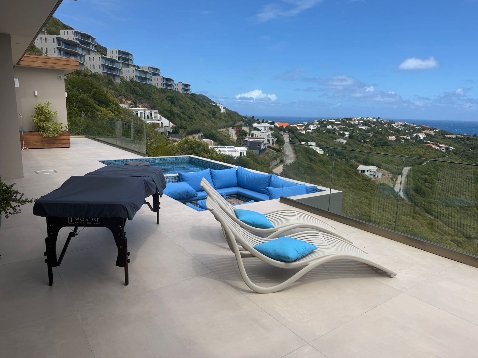 Discover the 8 best steps of the body massage process in St. Maarten, from preparation to relaxation, and learn how professional massage services can enhance your island wellness experience.
