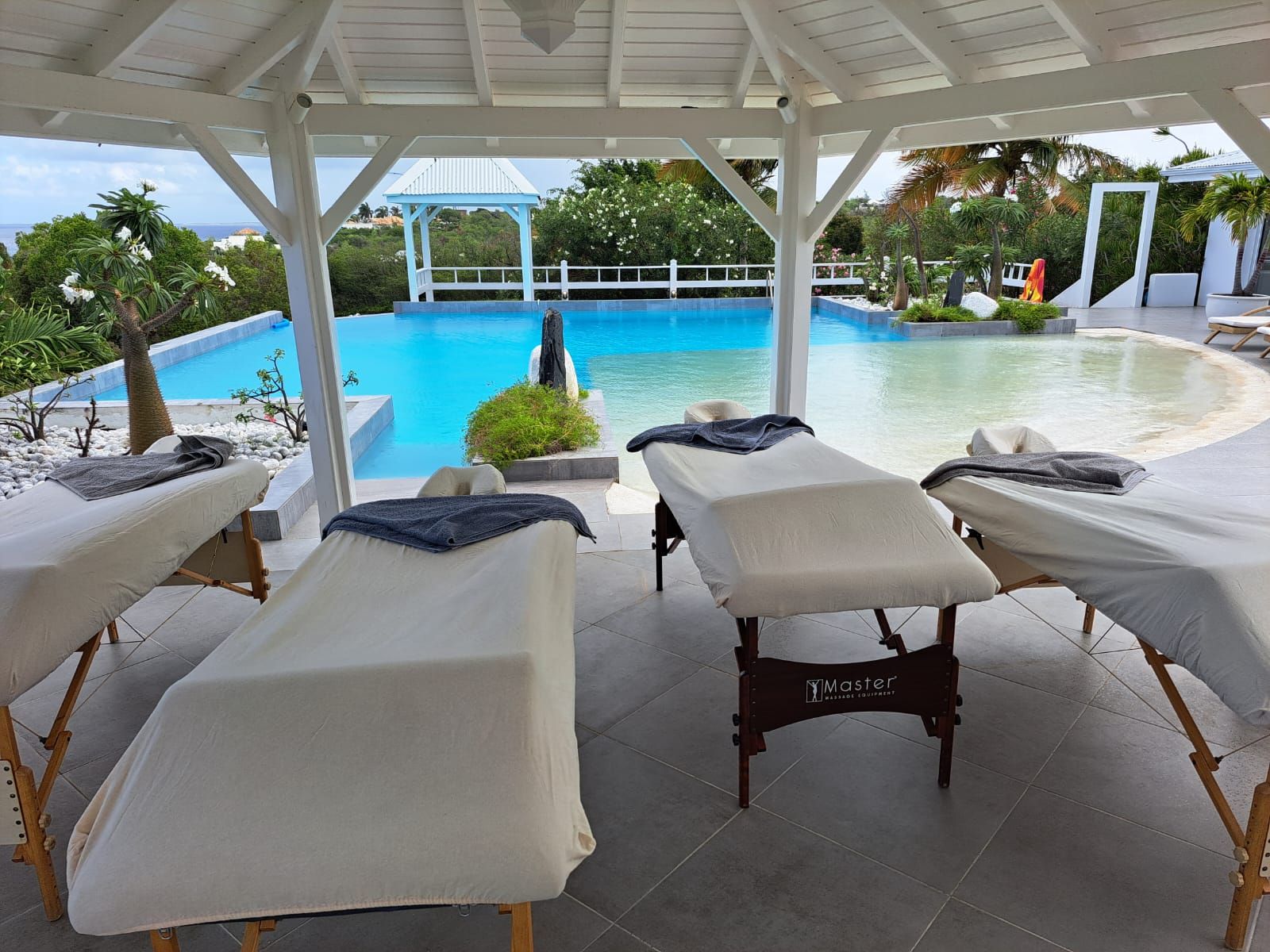 Enjoy couples massage Saint Martin, convenient mobile spa services St. Martin, hot stone spa treatment St Martin, and relaxing Sint Maarten massage services for a peaceful getaway. 